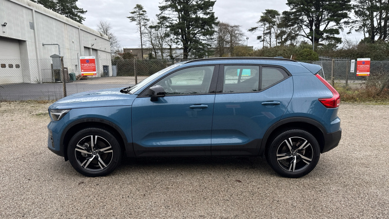 Volvo XC40 2.0 B4P Plus Dark 5dr Auto Petrol Estate